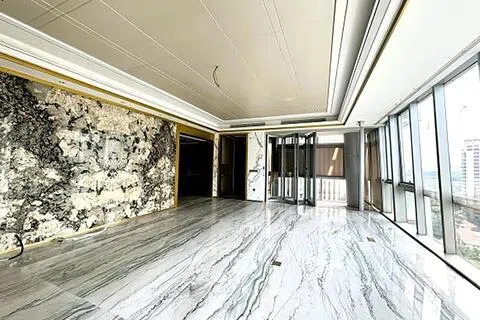 首场的拍卖会于星期四（9月17日）在莱坊位于海洋金融中心的办公室举行，共推出格美华庭（Gramercy Park，图）和Sloane Residences共六个豪宅单位，以及新达城的一个办公单位拍卖。（取自莱坊网站）