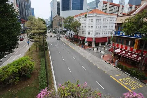 CMG20260816-RChiong01/张俊杰/张俊/跟进牛车水今年不会在大街上挂花灯 [Chinatown 牛车水]
New Bridge Road and Eu Tong Sen Street, seen on Aug 16, 2026. Large-scale Mid-Autumn Festival street decorations, which traditionally line the area ahead of the festival, have not been installed this year.（SPH Media Limited）
