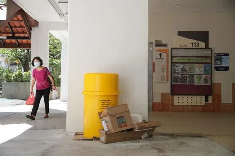 新加坡管理大学调查结果显示，公众对公共场所清洁的整体满意度下降至91%，其中对邻里空间的清洁满意度跌幅最大。（档案照片）
