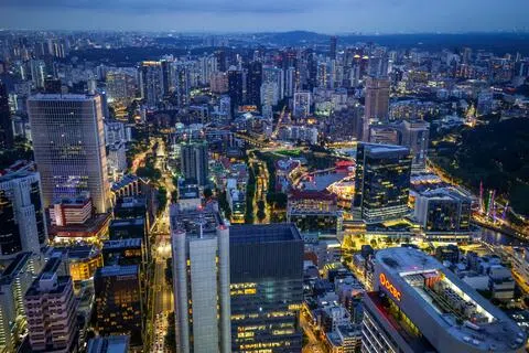 目前新加坡的数据中心容量已超过1.6吉瓦，预计需求会持续增长，我国也会继续提供支持。（叶振忠摄）