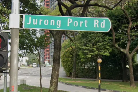 事故发生在星期五（9月11日）晚上，地点是裕廊港路37号的一个建筑工地。（谷歌地图截图）