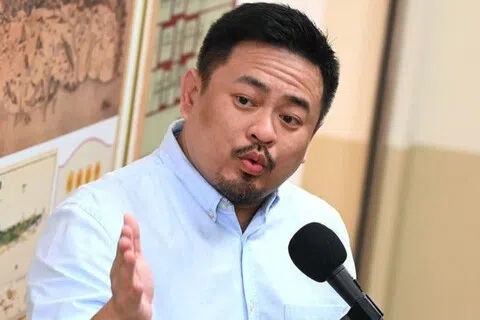 台湾劳动部长洪申翰将赴中国大陆出席亚太经合会（APEC）会议，负责两岸民间交流的海峡交流基金会秘书长罗文嘉说，希望洪申翰“平安去、平安回”。（自由时报）