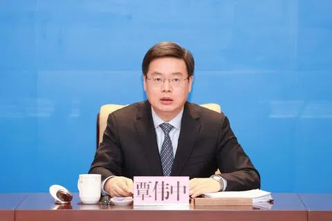 广东省人大常委会中共党组成员覃伟中官宣被查，距离他辞去深圳市市长职务不足一个月。（互联网）