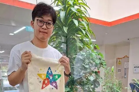 儿时中风后行动不便，修读共和理工学院用户体验设计专业文凭课程的刘殷瑞，却克服重重阻碍努力学习，并希望通过所学，设计出实用且真正能帮助弱势群体的物品，让残障者能够更加独立地生活。（受访者提供）