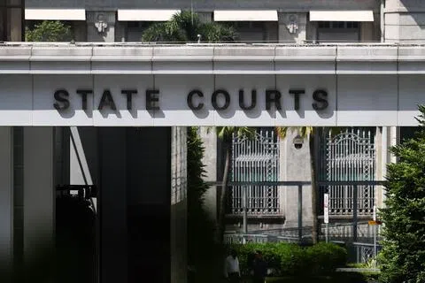 创达科技控股前首席执行官王坤乐和艾来得科技前执行董事刘思仁，星期三（9月23日）在国家法院面控，两人否认有罪。（档案照片）