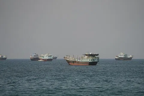 全球18个主要海事国警告，霍尔木兹海峡在美伊冲突爆发后陷入封堵，是区域冲突在全球层面引发负面冲击的鲜明例子，全球航运已沦为各国博弈的筹码。（路透社）