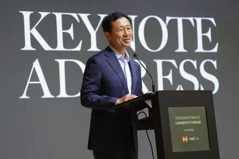 保健卫生部长王乙康星期六出席《商业时报》首届“长寿经济论坛”时指出，长寿经济蕴藏许多值得发展的机会，关键是聚焦真正能够改善健康、避免浪费医疗资源的领域。（海峡时报）