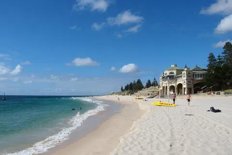 科特斯洛海滩是西澳州首府珀斯的一处热门海滨胜地。（档案照片）