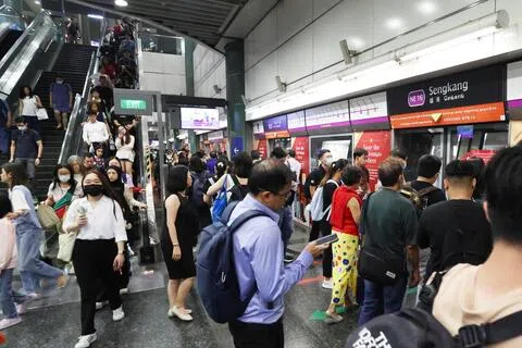为缓解东北部早上尖峰时段的交通拥堵情况而推出的非尖峰时段免费乘车计划，至今已促使约10%乘客调整时间错峰出行。（郑一鸣摄）