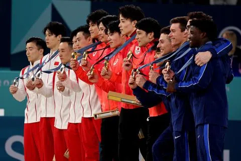 7月29日，中国在巴黎奥运会竞技体操男子团体决赛痛失好局，因最后一轮的失误被日本逆转，屈居银牌，美国夺得铜牌。（路透社）