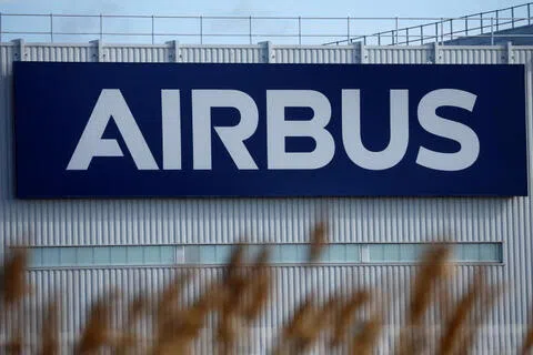 空中客车公司（Airbus）下调了对中国市场单通道喷气式客机的长期需求预测。图为法国圣纳泽尔附近蒙图瓦尔-布列塔尼的空客工厂，摄于2022年3月4日。（路透社档案照）