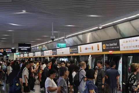 星期三（7月29日）起，乘客在谷歌地图查找某一条特定公交路线时，一旦沿线地铁服务延误或中断，乘客即可获取实时信息推送。（档案照片）