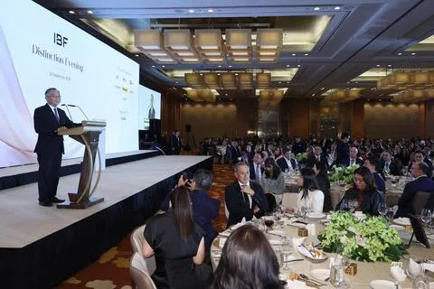 &nbsp;副总理兼贸工部长颜金勇星期四（9月24日）在银行与金融学院的颁奖晚宴上致辞。（何家俊摄）