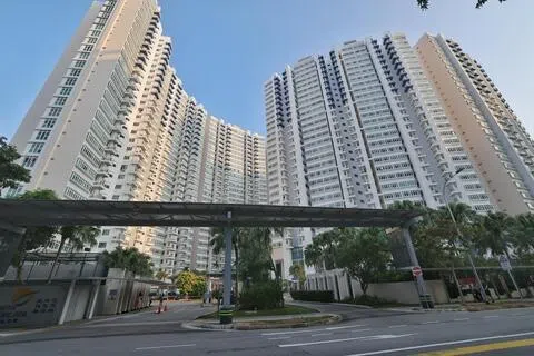 位于碧湾路（Bayshore Road）的旭日湾（Costa Del Sol）公寓。　（唐家鸿摄）