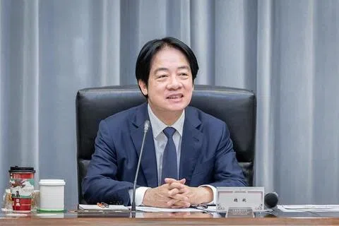 台湾总统兼民进党主席赖清德8月17日听取2027年度中央政府总预算案简报后，宣布明年普发每人现金新台币1万元（约400新元），让全民共享“AI红利”，（取自台湾总统府官网）