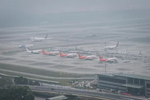 西马半岛星期二（9月29日）是马国烟霾的重灾区。烟霾造成吉隆坡国际机场的能见度降低，但并未影响航班起降。（马新社）
