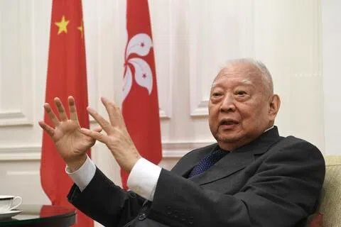 香港首任特区行政长官、中国全国政治协商会议前副主席董建华于9月8日逝世，享年89岁。图为董建华于2021年6月24日接受中新社专访。（中新社）