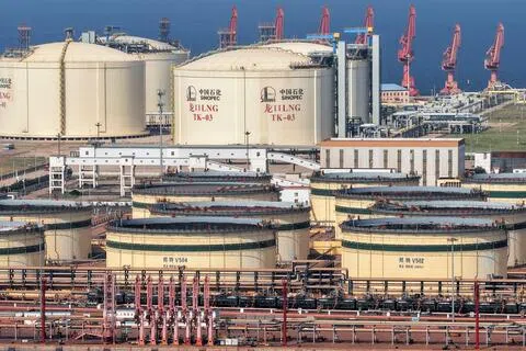 中石化7月获得约740万桶ESPO原油，其中大部分运抵炼油重镇山东省日照港。（法新社）