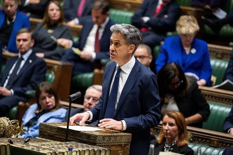 英国外长米利班德9月8日在英国下议院说，英国不能再仅仅“谴责”不公与苦难，而是必须采取实际行动反对定居点扩张。（路透社）