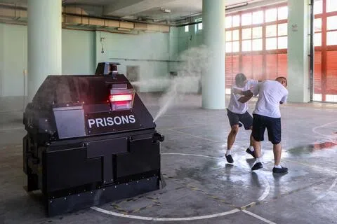 三台监狱巡逻监管机器人下月起试用 可远程喷刺激性喷雾应对冲突