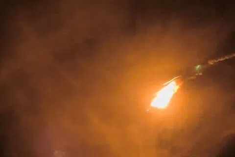 中国星期一晚在海南文昌使用长征七号改火箭发射卫星失利。（路透社）