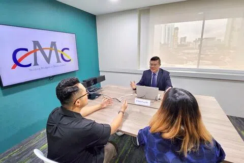 涉及纠纷的邻居在接到调解指示后，必须参与社区调解中心主持的调解。双方若达成和解，和解协议可注册为邻里纠纷审裁庭庭令。（社区调解中心提供）