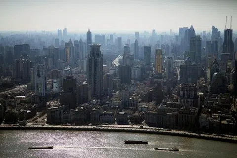 据英国《金融时报》统计，2024年共有82家在上海和深圳上市企业的高管被拘留，其中约半数是在异地或不知名的地点被拘。（路透社）