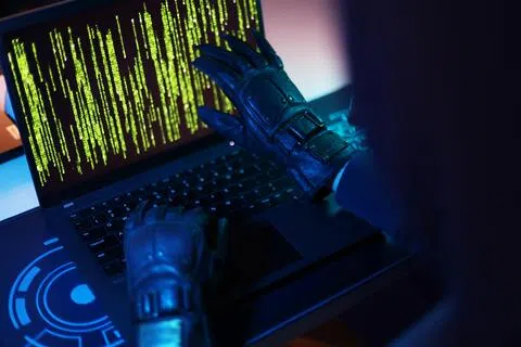 英国国家网络安全中心（NCSC）说，与伊朗政府有关的黑客组织利用一种名为“CHOSEN BRICK”的间谍软件，通过WhatsApp和Telegram等通讯平台发起“鱼叉式网络钓鱼（spear-phishing）”攻击，窃取电邮、个人信息及其他机密资料。（档案照片）