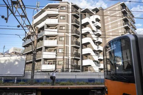 据报道，日本房价飙升已成为高市政府面临的棘手难题，甚至对政权稳定构成冲击。图为东京一栋公寓楼。（法新社）