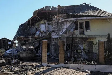 持续四年半的乌克兰战争造成重大伤亡，9月4日的照片显示，俄罗斯无人机的袭击摧毁了乌克兰敖德萨地区（Odesa）一栋民宅。（路透社）