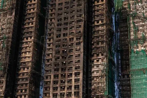 香港大埔公共屋苑宏福苑于2025年11月26日发生五级火灾，全苑共八座大厦，其中七幢起火，共造成168人死亡。负责调查这场火灾的独立委员会于2026年3月19日起举行一系列公开听证会。（法新社档案照片）