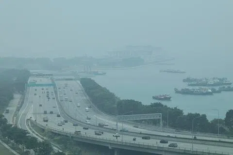 国家环境局网站的数据显示，截至星期天（10月18日）上午10时，除了西部最严重，中部、东部和南部都处于不健康水平。（龙国雄摄）