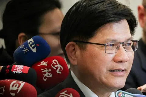 台湾外交部长林佳龙证实，台湾将在菲律宾宿务新设办事处，以促进打造台菲经济走廊。图为林佳龙去年2月在台北回应记者提问。（路透社档案照）