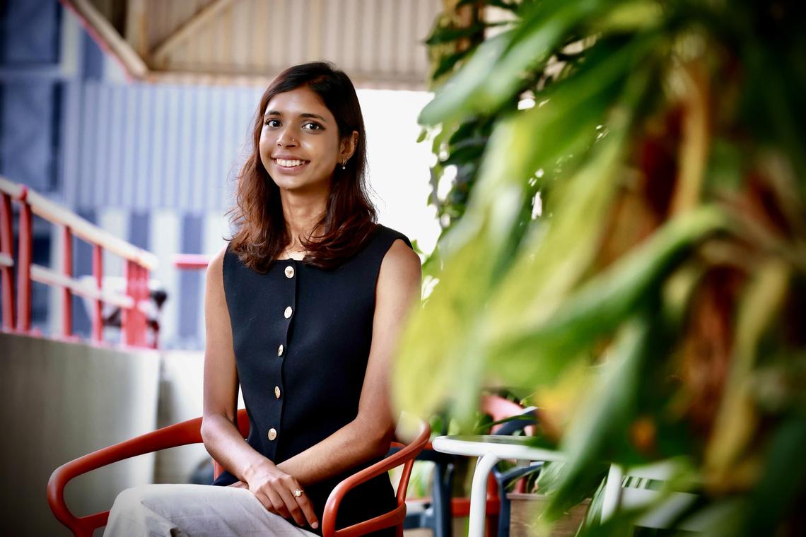 首次参加联合国气候变化大会的尼基塔(Nikita Choudhary,27岁)希望各国能商议出更清晰的适应目标。(特约陈来福摄)