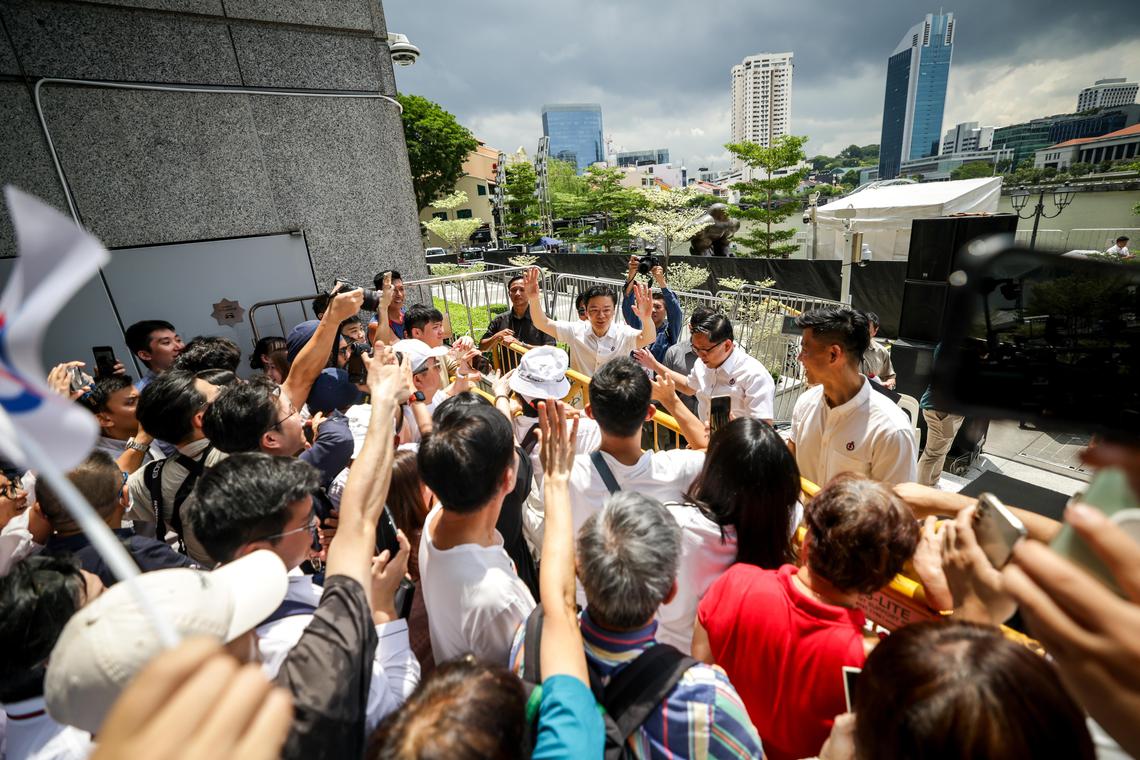 在星期一(4月28日)的人民行动党浮尔顿午间群众大会上,黄循财总理指出,本届大选中人民行动党团队的好几名资深成员选择了引退,包括国务资政兼国家安全统筹部长张志贤、副总理王瑞杰和国防部长黄永宏医生。(叶振忠摄)