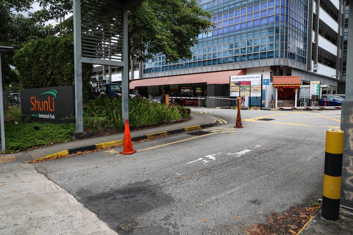 分层地契局裁定,申请人Farcon Singapore可在不影响使用私人车位的前提下,有权把三张免费停车证用于公共车位,命令管委会退还不应收取的停车费。(关俊威摄)
