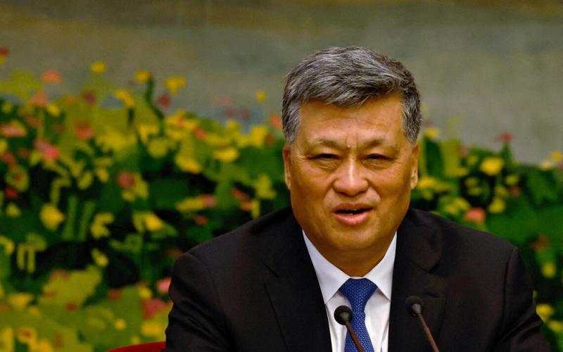 中共中央政治局委员、新疆维吾尔自治区原党委书记马兴瑞在“失踪”五个多月后，星期五（4月3日）被官宣落马。图为去年3月7日，马兴瑞以新疆党委书记身份在北京人民大会堂出席全国人大新疆代表团会议。（路透社档案照）