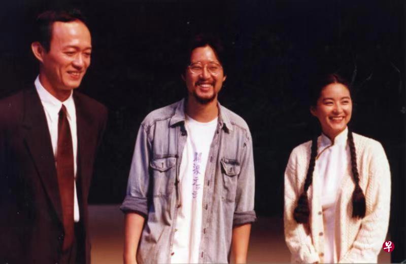 《暗恋桃花源》导演赖声川（中），演员金士杰（左）、林青霞。（作者提供）