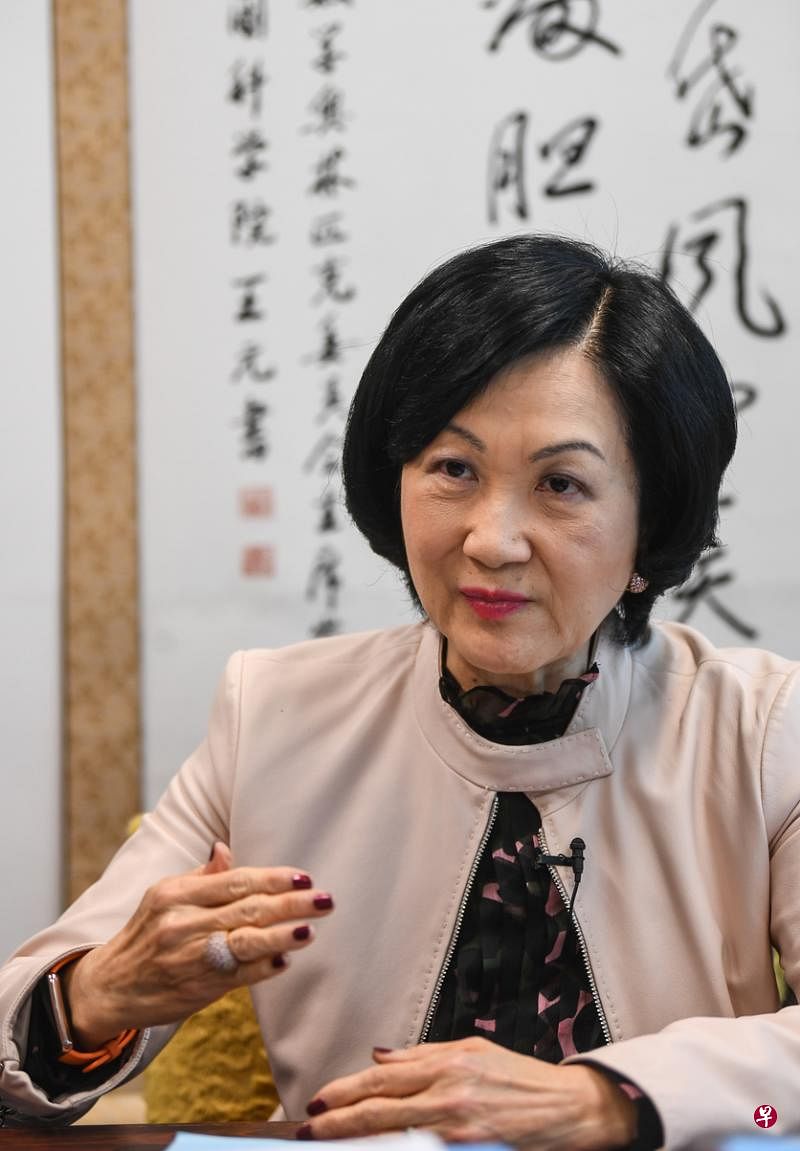 叶刘淑仪：香港各纪律部队操演中式步操意义重大，表示香港和国家连成一体。（中通社）