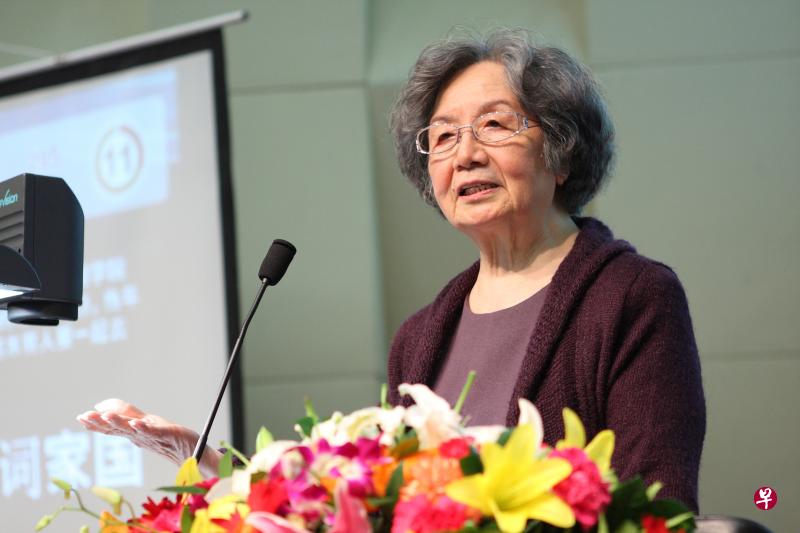2011年叶嘉莹在清华大学讲“我心中的诗词家国”。