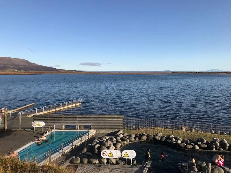 冰岛首都雷克雅未克（Reykjavik）郊外的户外水疗中心。（赵琬仪摄于2017年秋天）