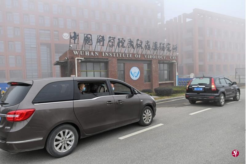 在世卫大会召开之际，冠病病毒“中国实验室泄漏论”又起，这是今年2月3日，世卫病毒溯源国际专家组抵达武汉病毒所。（法新社档案照片）