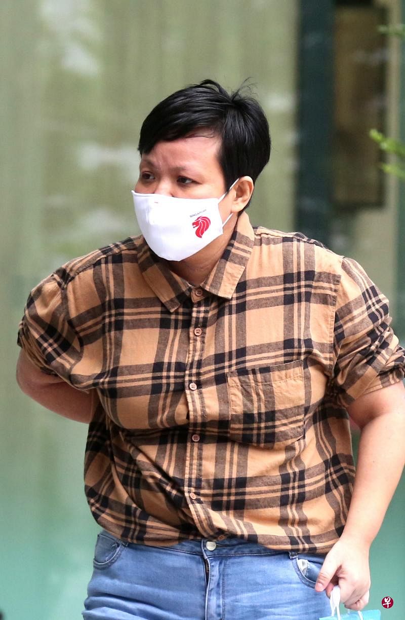 　林思婷早前承认刑事暴力和抵触防止骚扰法令罪，但评估报告指她并不适合接受强制性治疗，法官昨天判她接受九个月的缓刑监视。（庄耿闻摄）