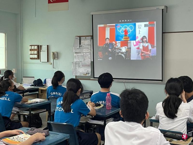 芽笼美以美中学生本月18日在校内参与“新空下”新谣音乐线上分享会。（受访者提供）