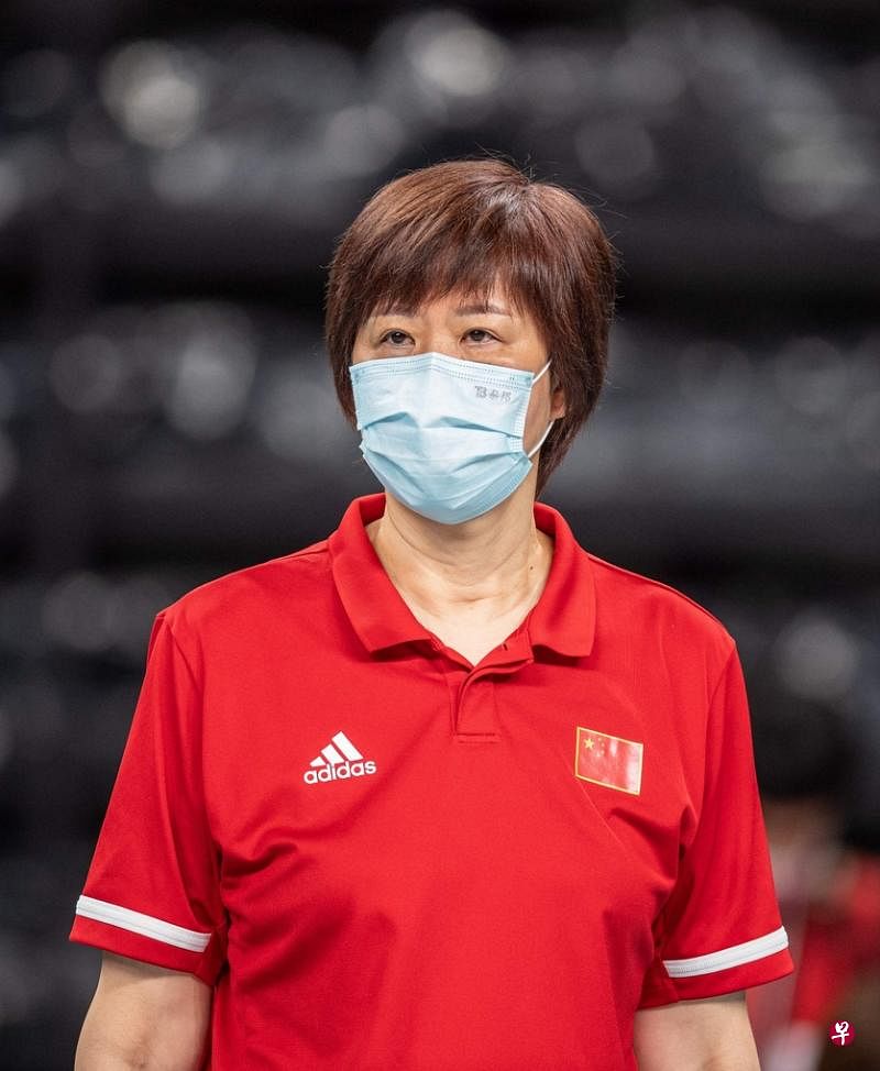 中国女排球员失误连连，让主帅郎平十分无奈。（法新社）