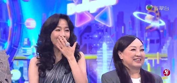 左图：江美仪（左）和卢宛茵在《开心大综艺》里分别模仿歌手莫文蔚和卫兰。右图：李佳芯（右）在《大整蛊》被江美仪的假哭吓到落泪。