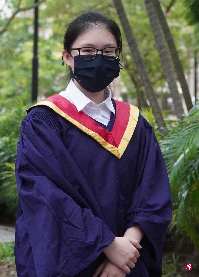 南洋理工学院毕业生姚志慧日后希望成为微生物学家，利用分子生物学研发药物治疗疾病。（南洋理工学院提供）