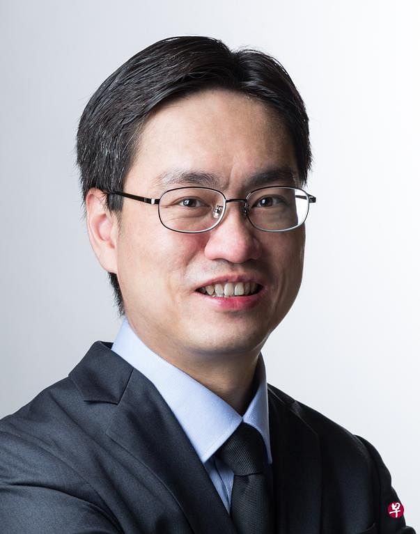 林诗杰医生：泌尿系统结石发病的高峰期从30至60岁，这可能与患者的工作、压力，以及不健康的饮食和生活方式有关。