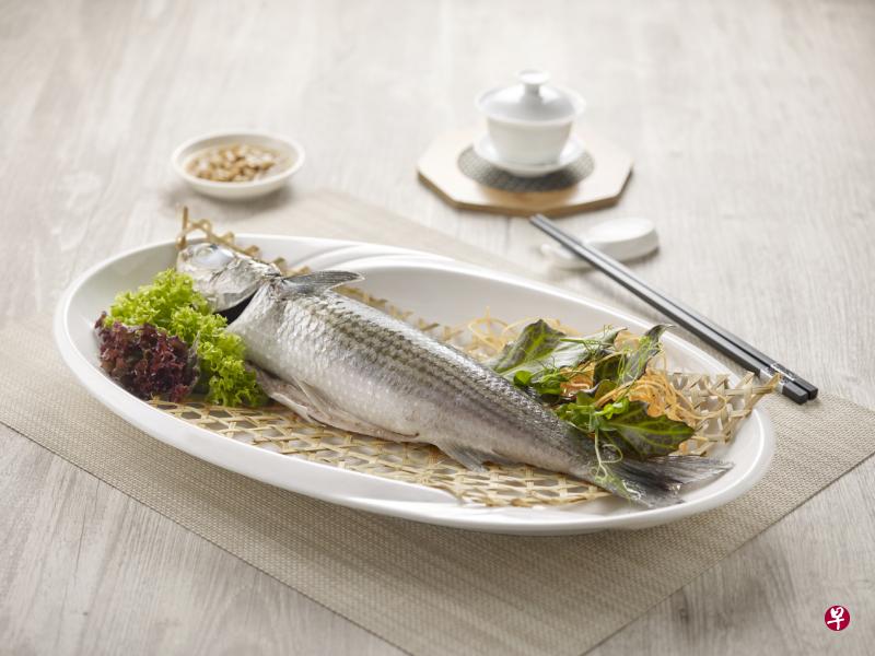 潮式冻乌鱼以潮州豆酱为佐料清蒸。