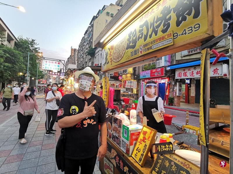 林定国认为，台湾夜市充满创造力和软实力，要将危机转为商机，需务实加强辅导和训练，夜市才能焕发出更精彩的面貌。（温伟中摄）